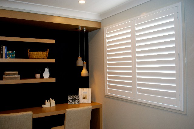 Durable Design PVC Plastic Blade Plantation Shutters Interior